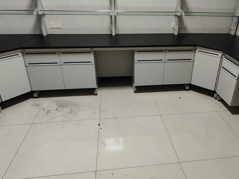 Steel-Wood Lab Workbench Case: Durable & Functional Design Solutions