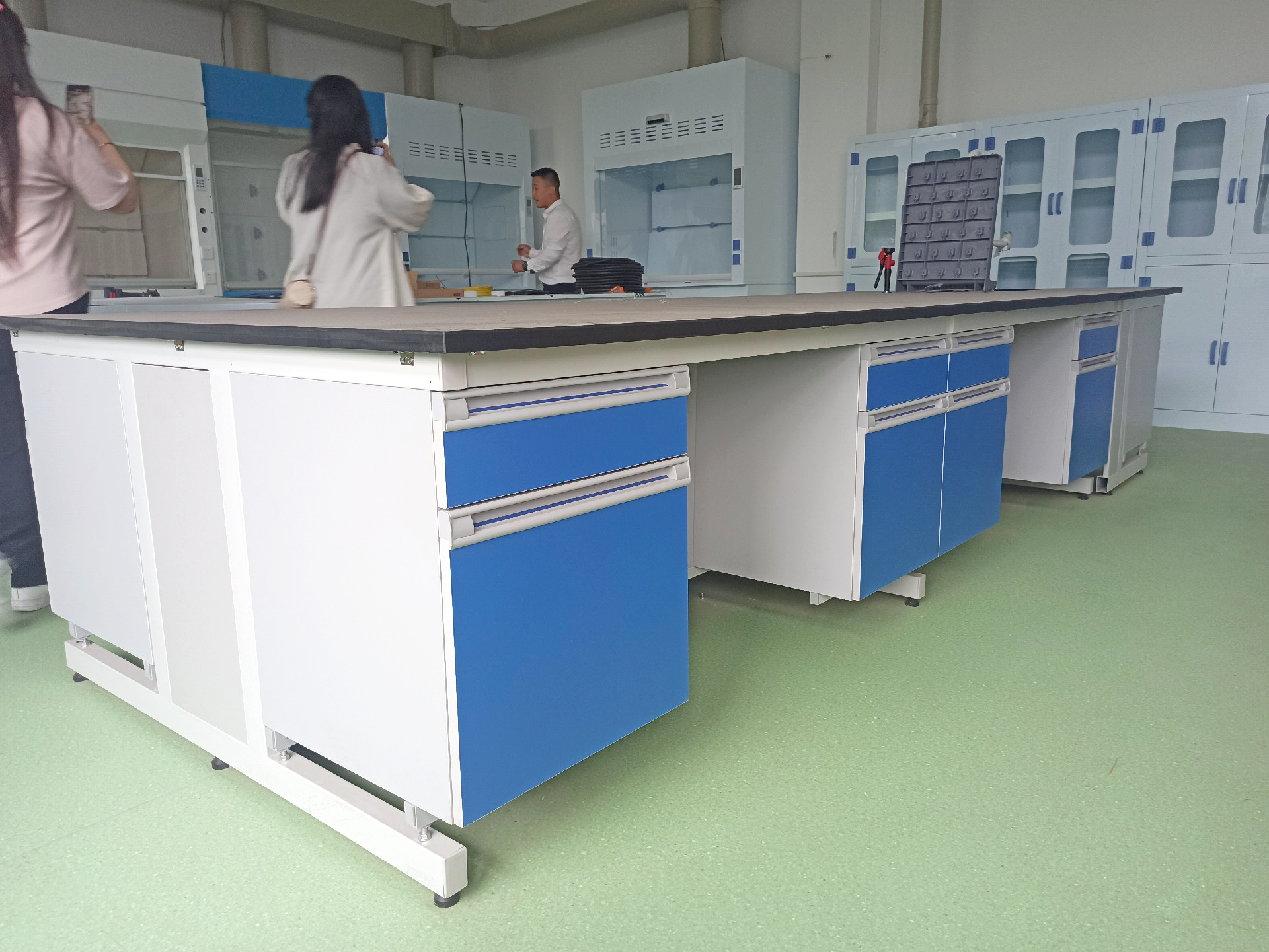 laboratory furniture systems