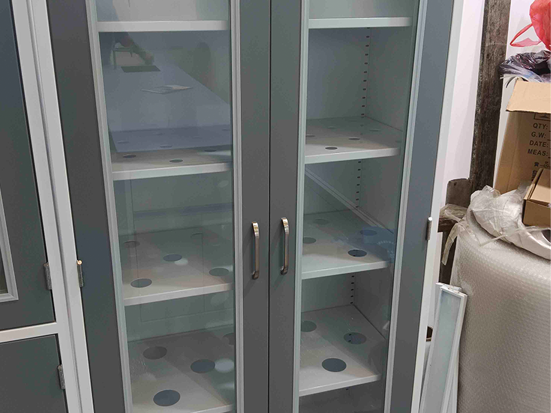 laboratorium glasware kabinet