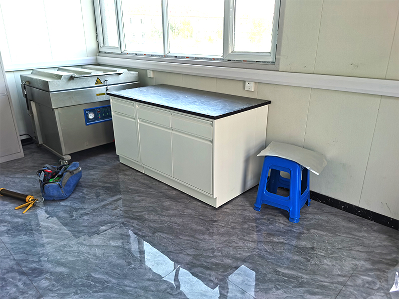 All-Steel Lab Bench On-Site Case – Pharmaceutical Laboratory