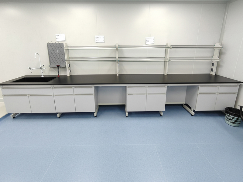 Standard Lab Benches for Daily Scientific Operations in Johannesburg